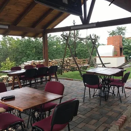 Caravans Park & Glamping Tents In The Vineyard *