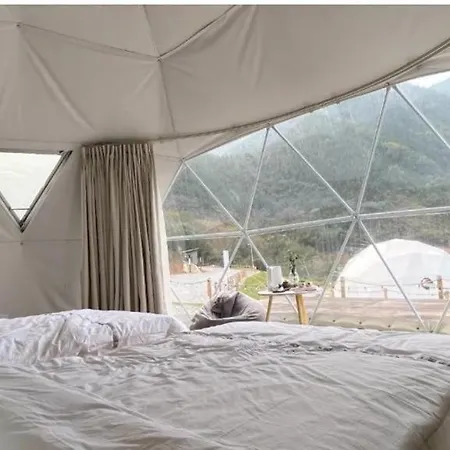Caravans Park & Glamping Tents In The Vineyard Farm stay